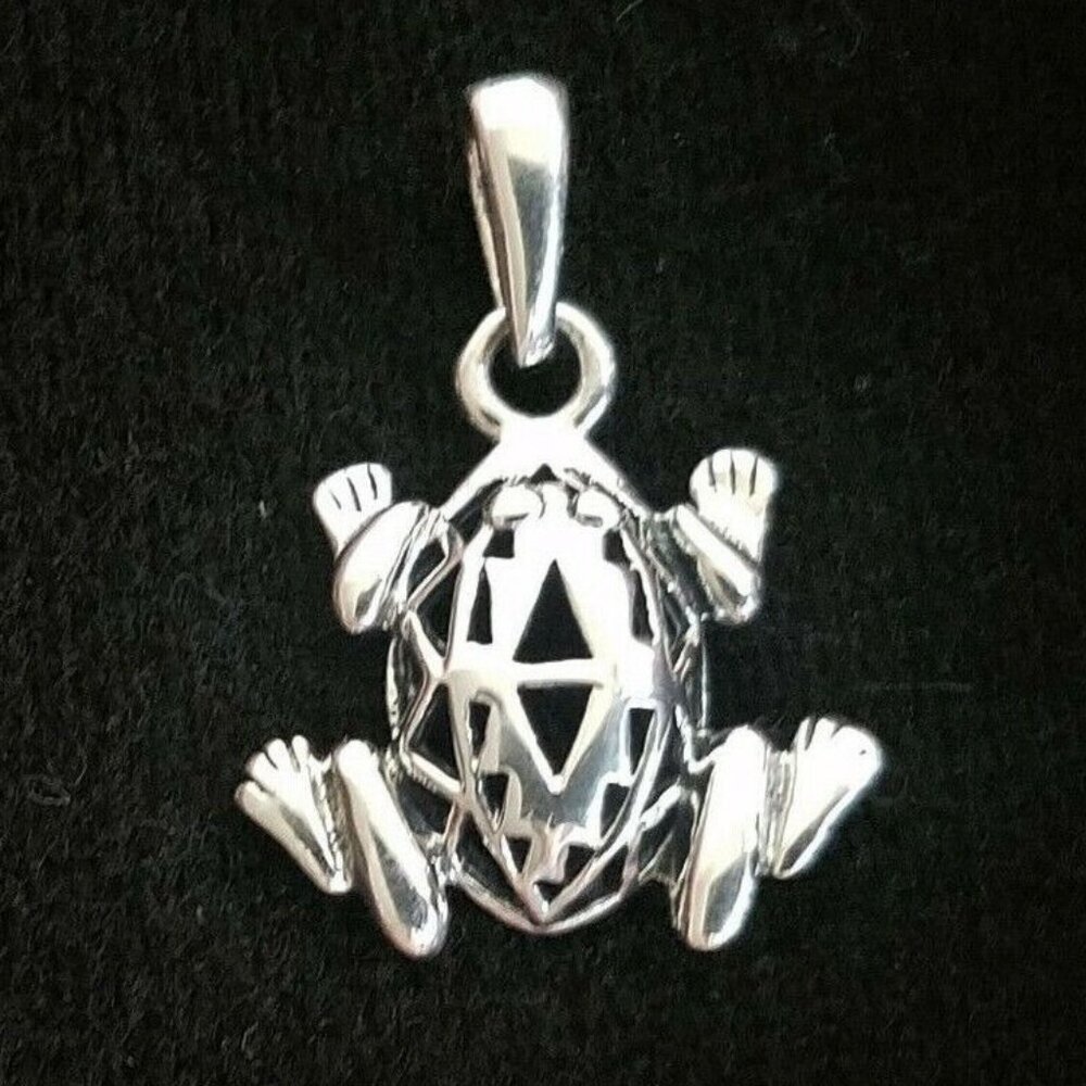 Solid Sterling Silver 925 FROG Pendant 1.2g 22 x 16 mm NEW